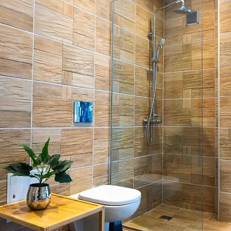 Art Luxury - Central, Metro To Airport Apartment