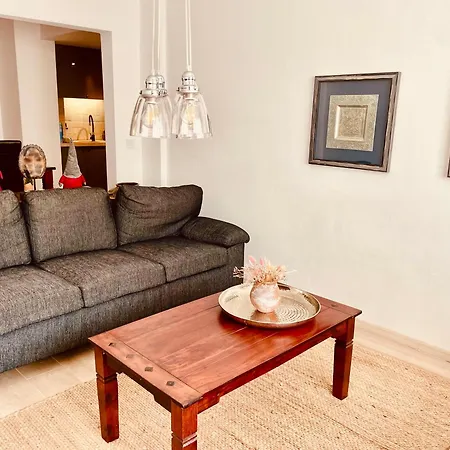 Apartment Art Luxury - Central, Metro To Airport *