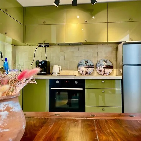 Art Luxury - Central, Metro To Airport Apartment *